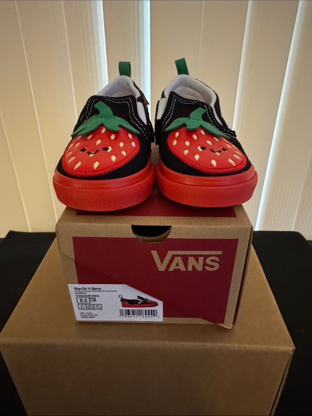 Vans Kids Strawberry Slip-On Sneakers - Red, Black, Green
